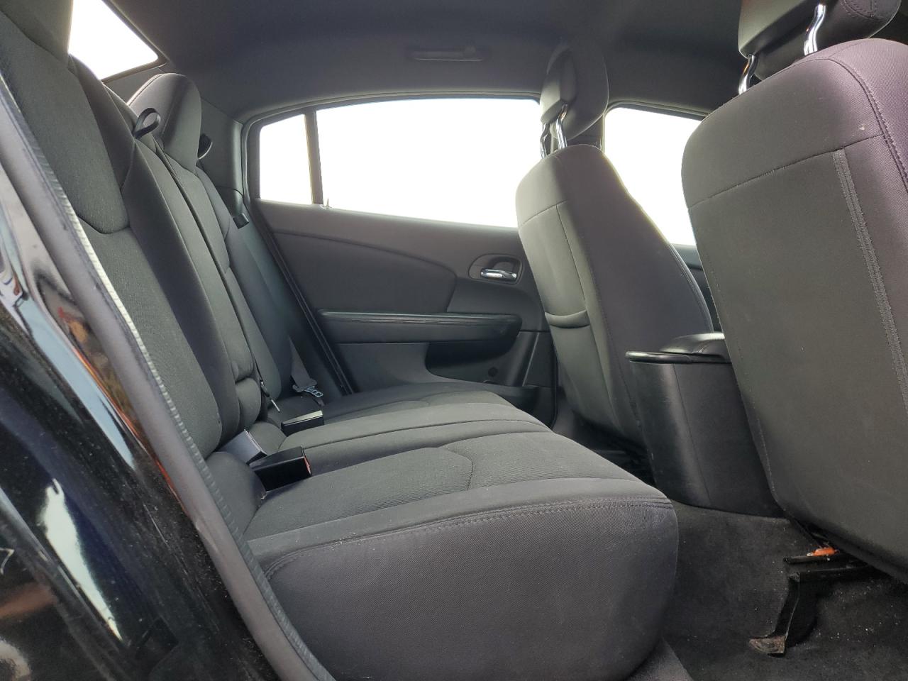 2013 Chrysler 200 - Image 10