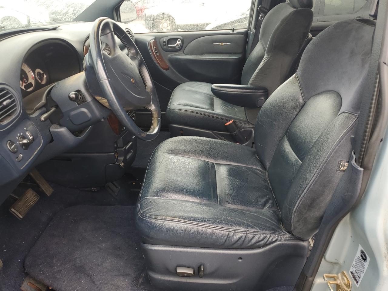 2002 Chrysler Town & Country - Image 7