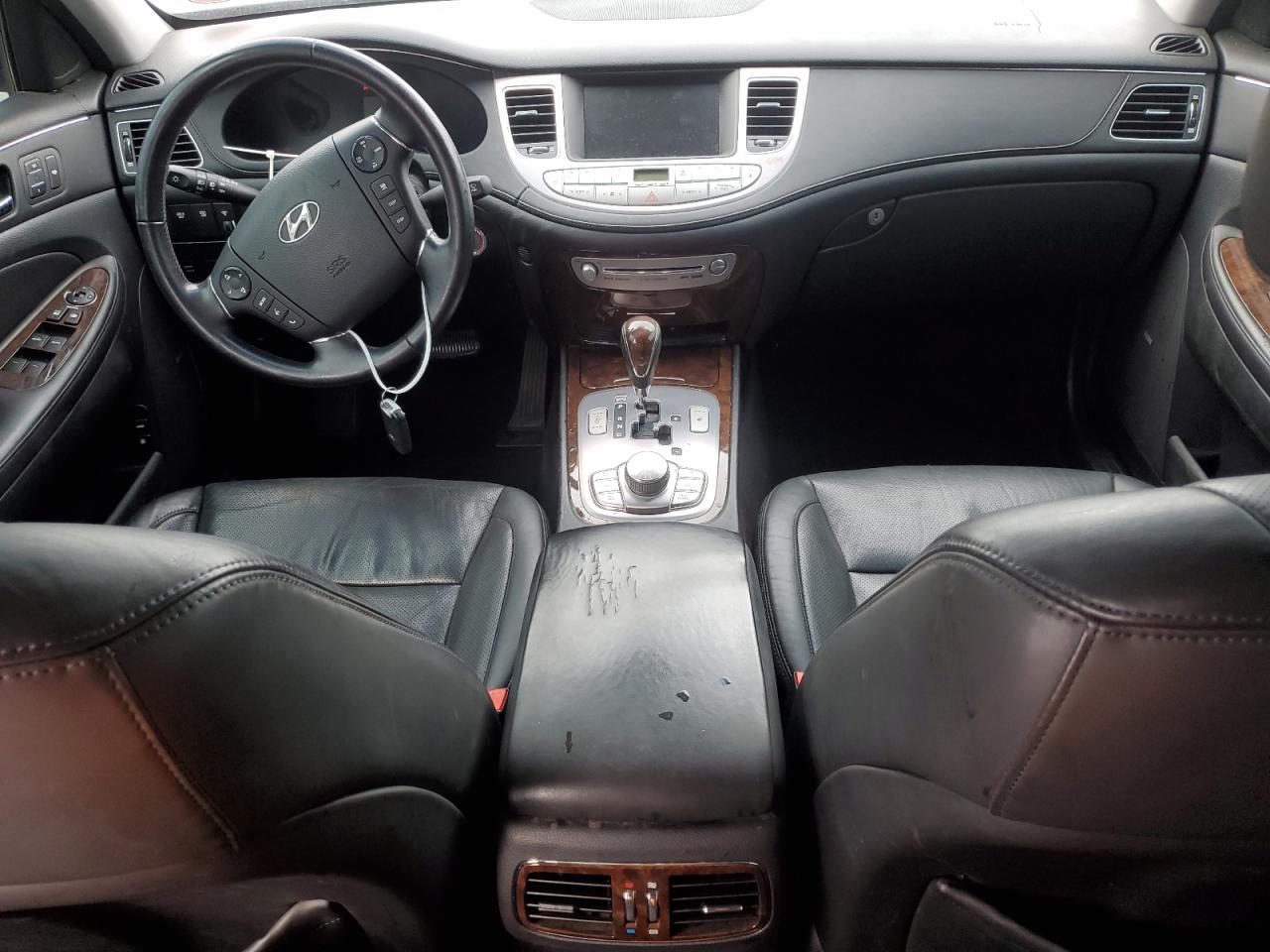 2011 Hyundai Genesis - Image 8