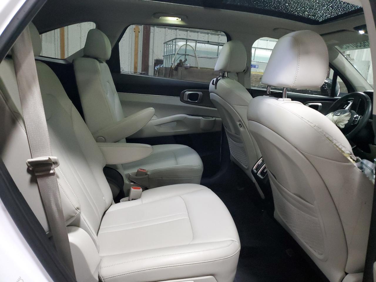 2021 Kia Sorento - Image 12