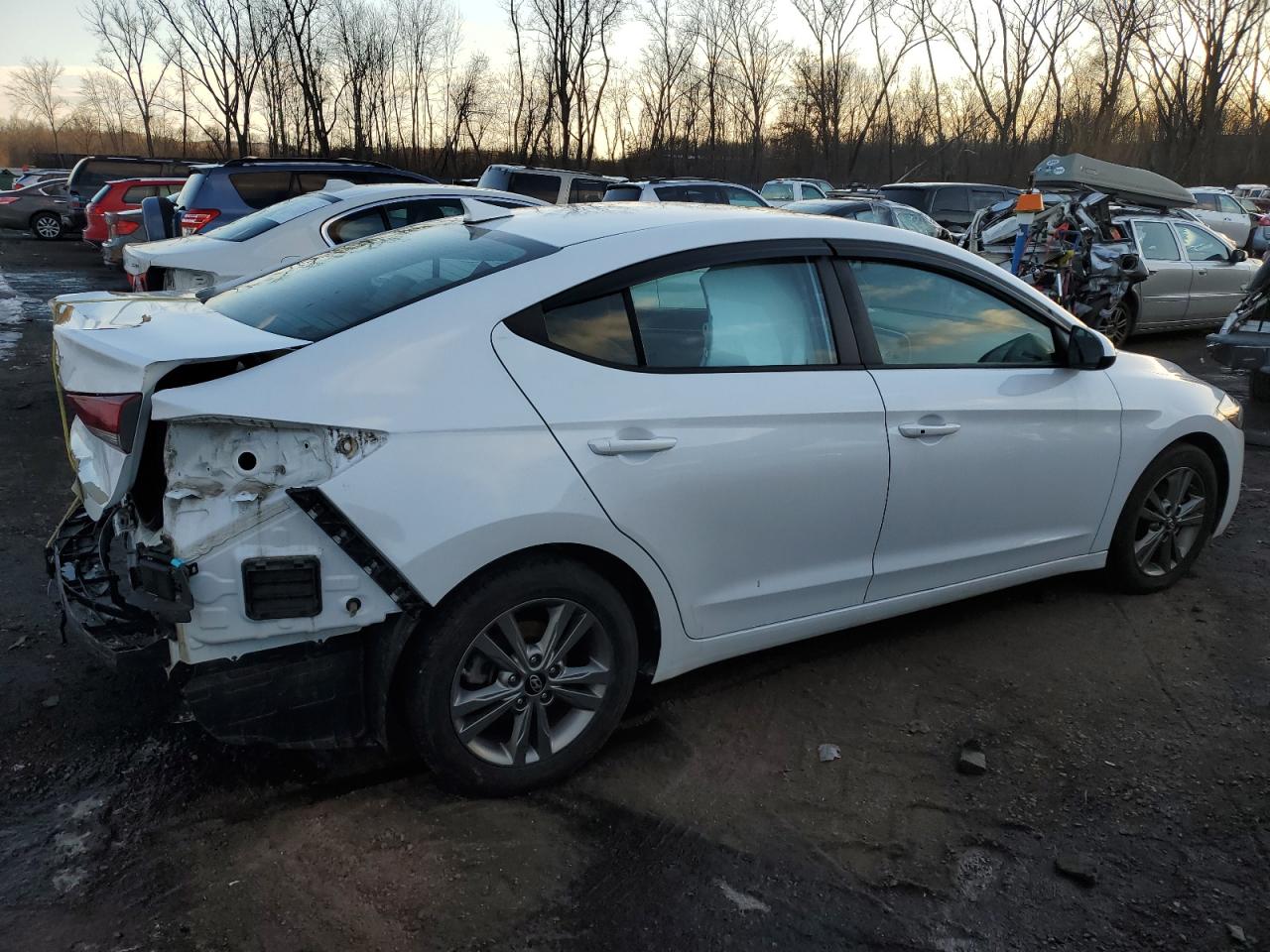 2018 Hyundai Elantra - Image 3