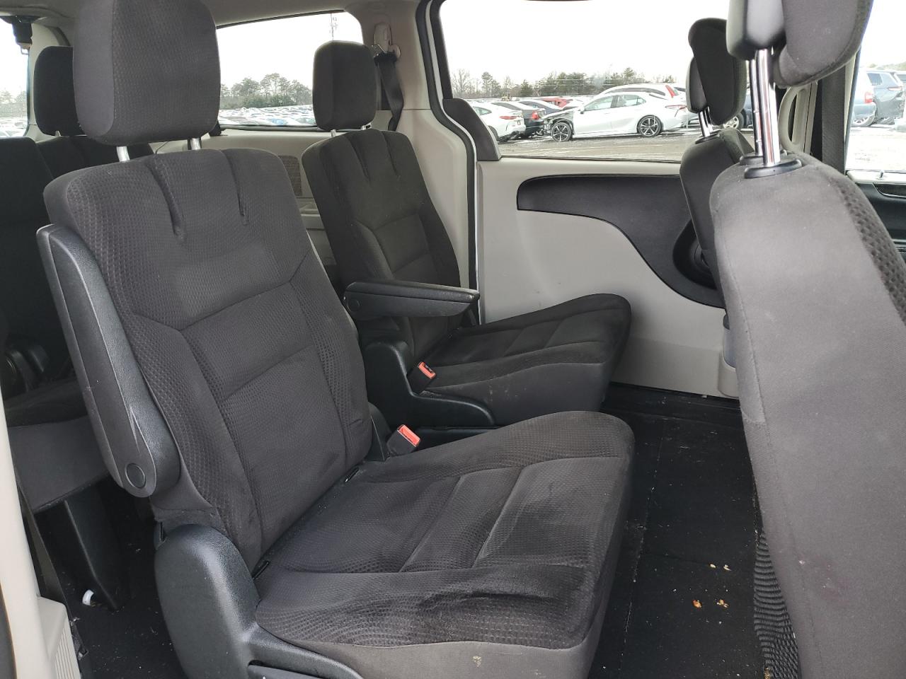 2018 Dodge Caravan - Image 11