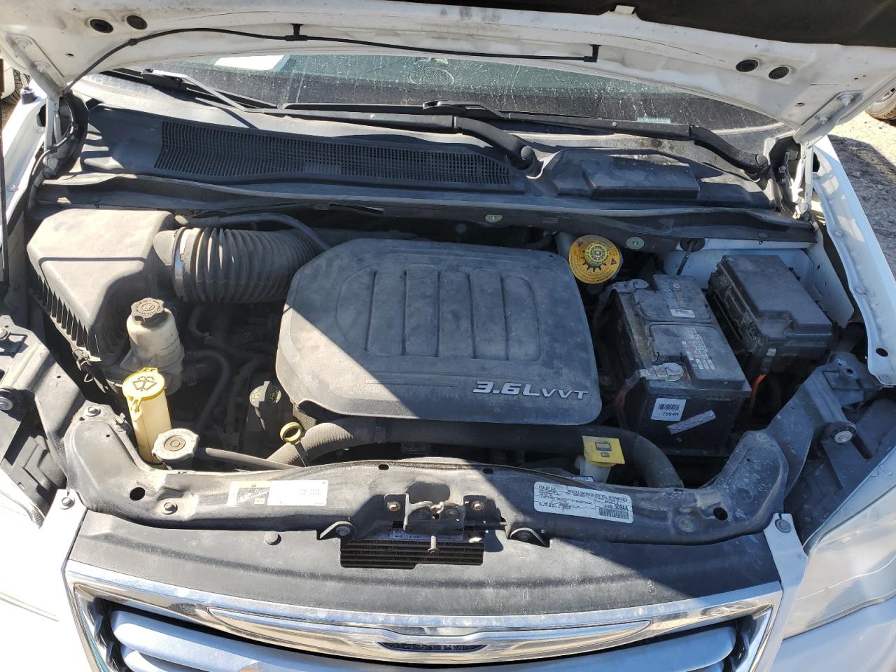 2016 Chrysler Town & Country - Image 13