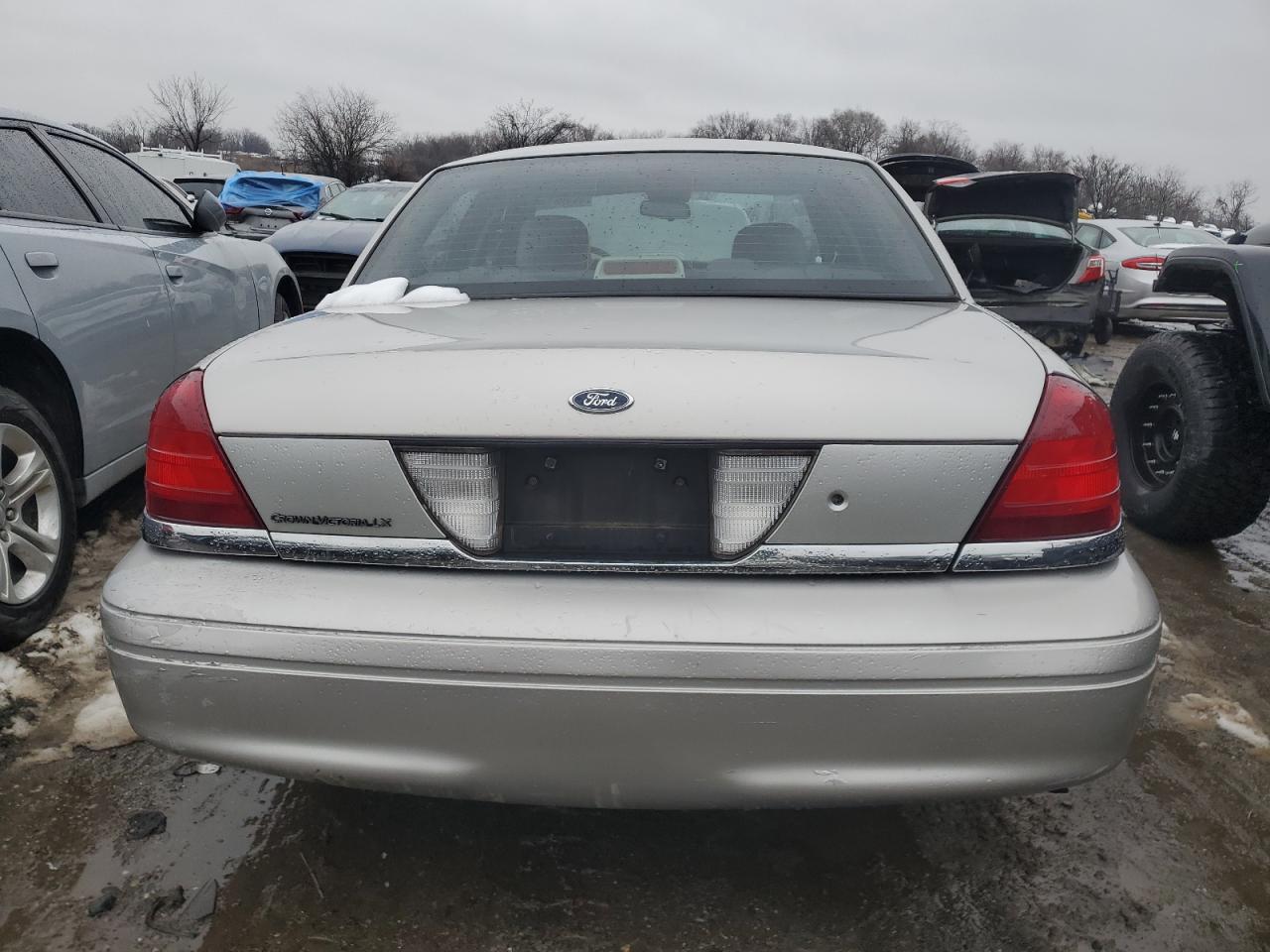 2008 Ford Crown Victoria - Image 6