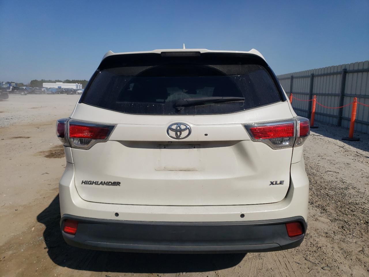 2015 Toyota Highlander - Image 6