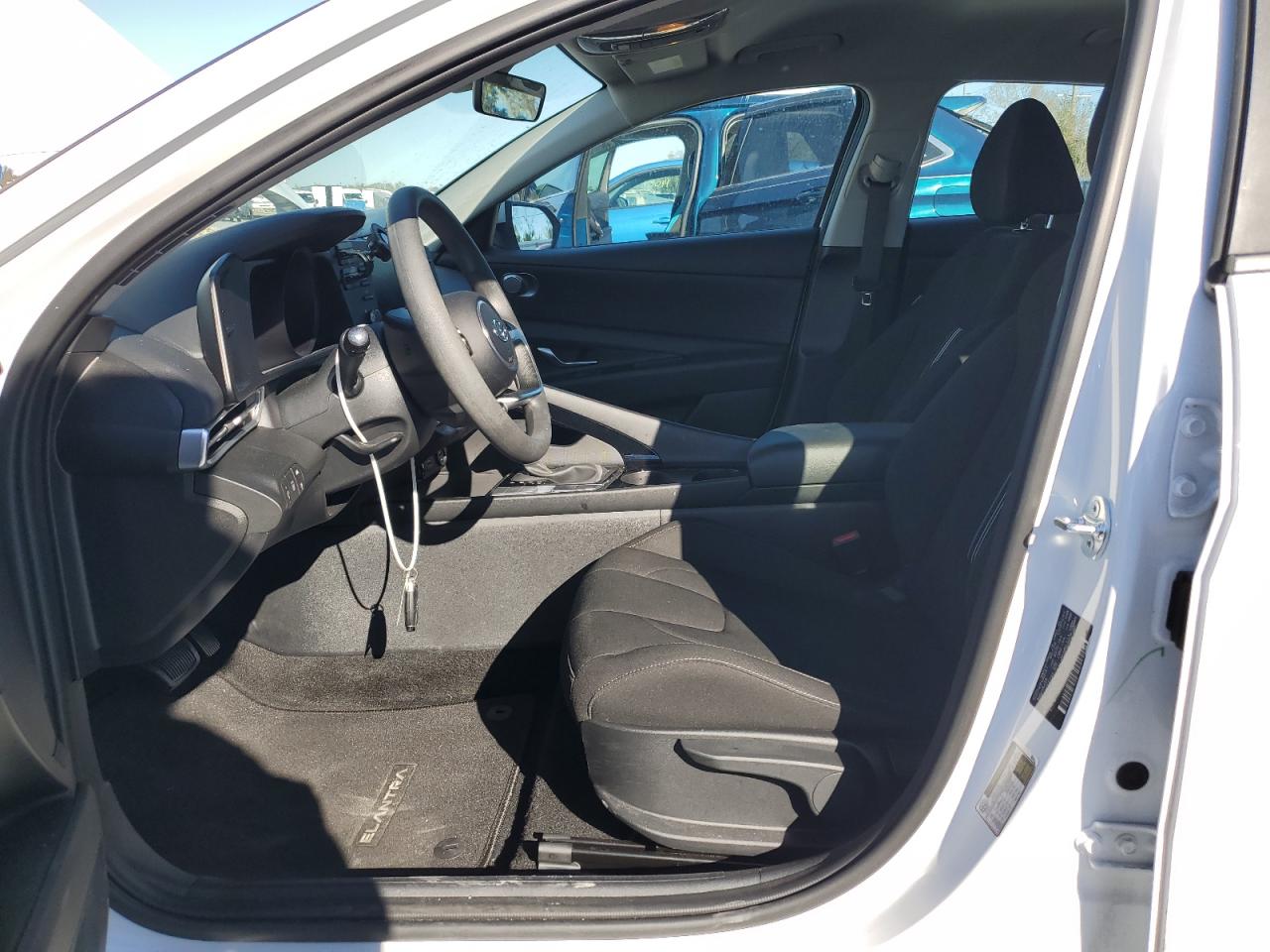 2023 Hyundai Elantra - Image 7