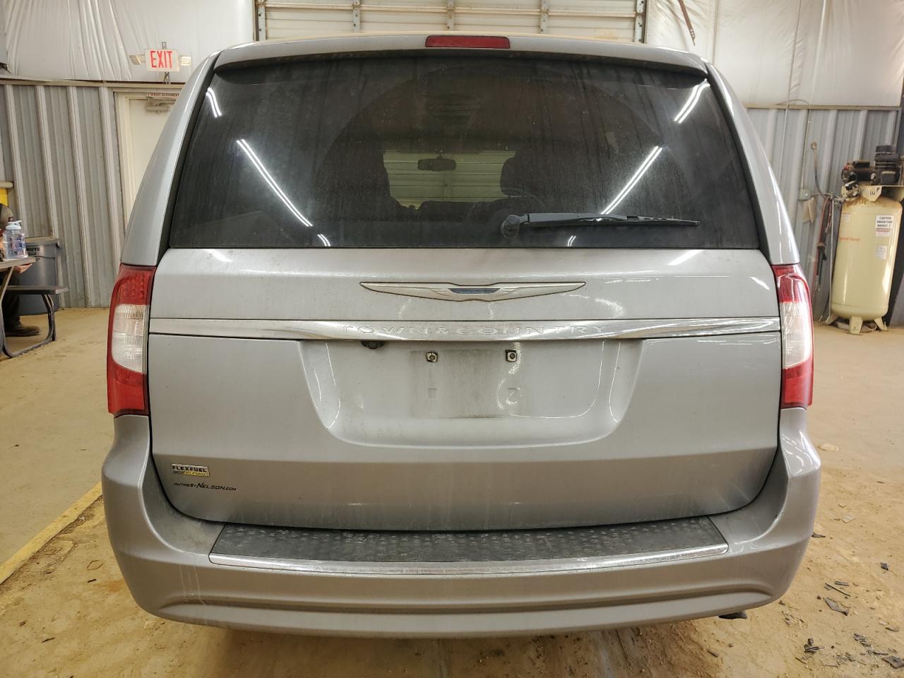 2016 Chrysler Town & Country - Image 6