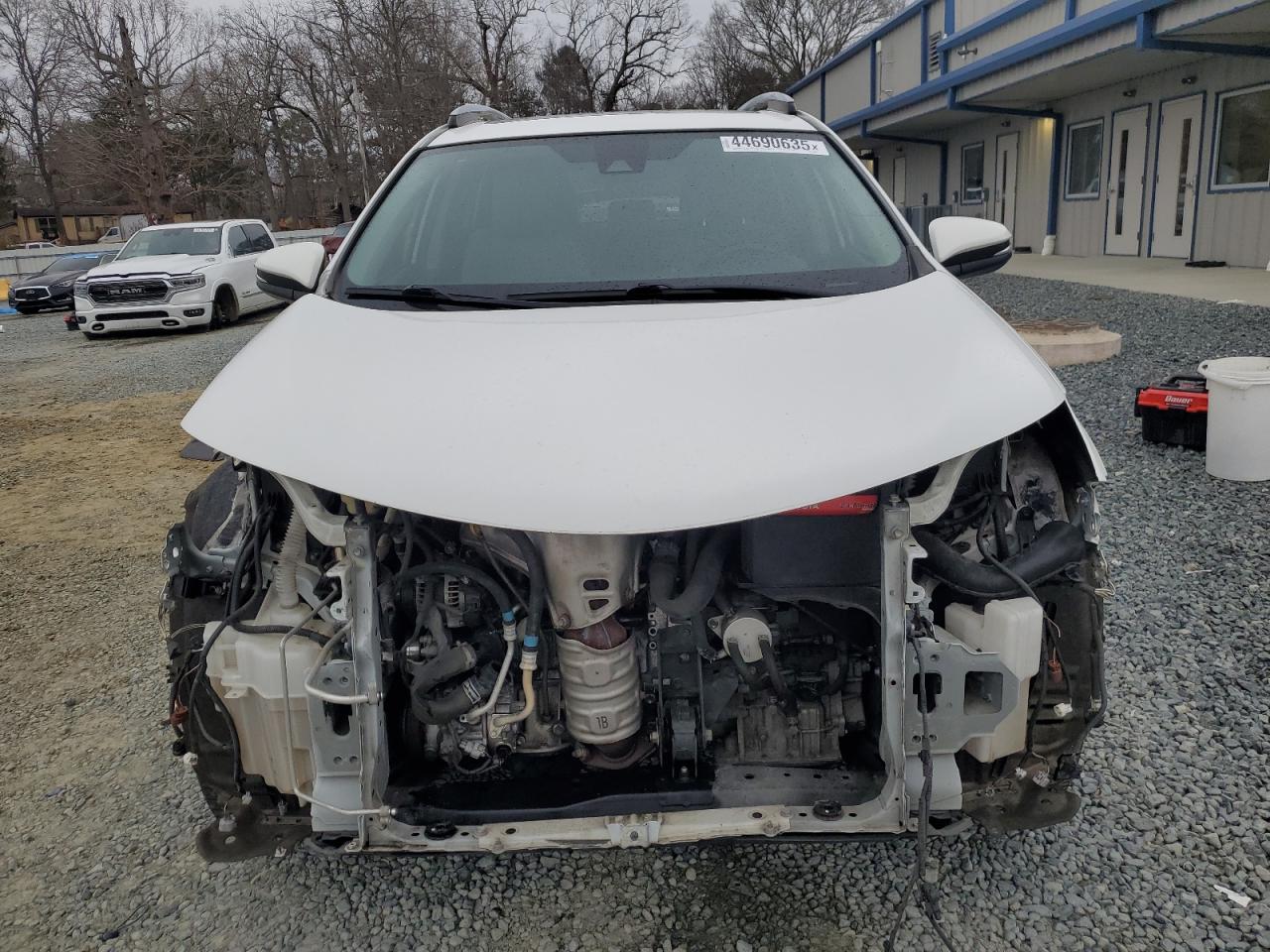 2018 Toyota RAV 4 - Image 5