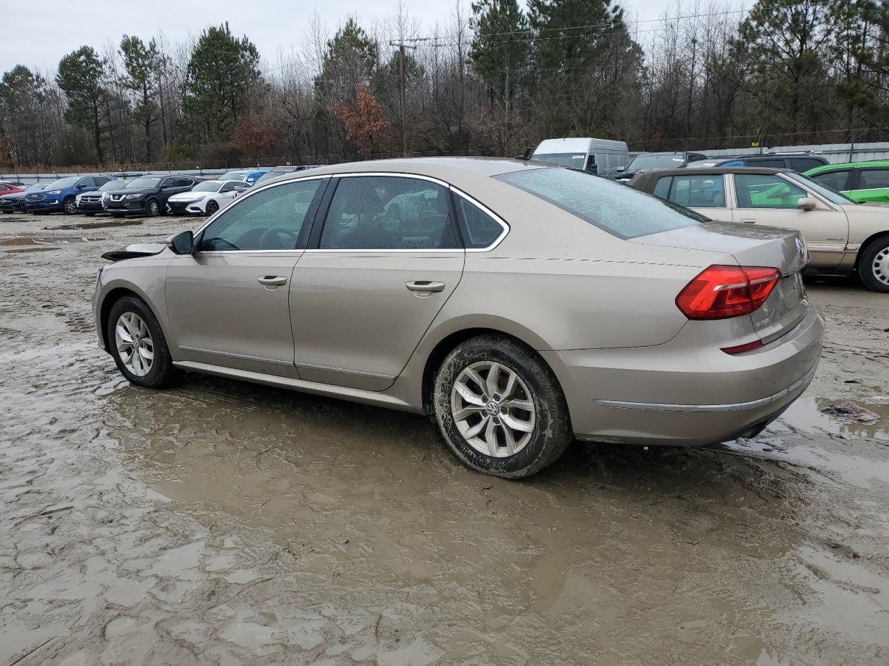 2016 Volkswagen Passat - Image 2