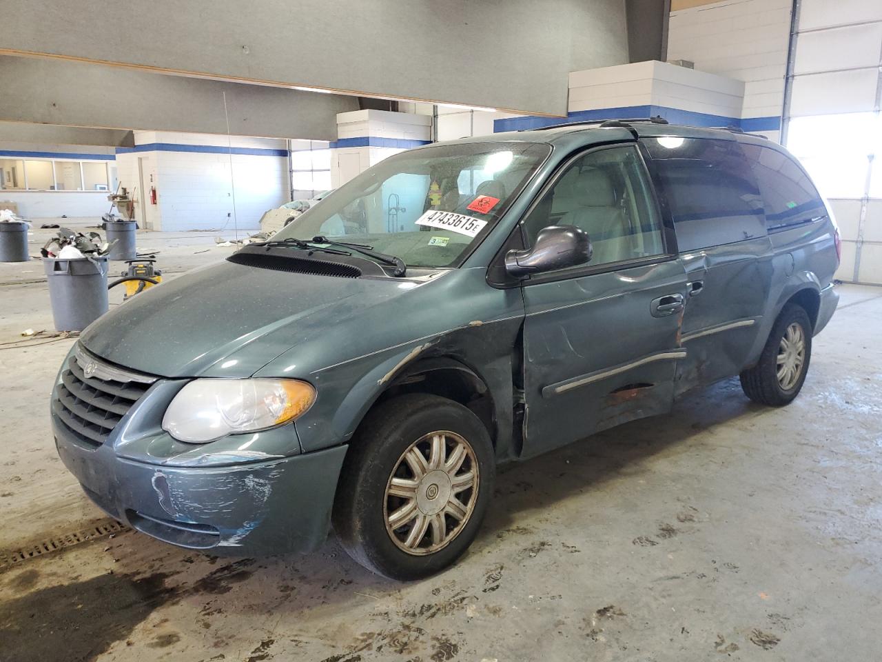 2005 Chrysler Town & Country - Image 1
