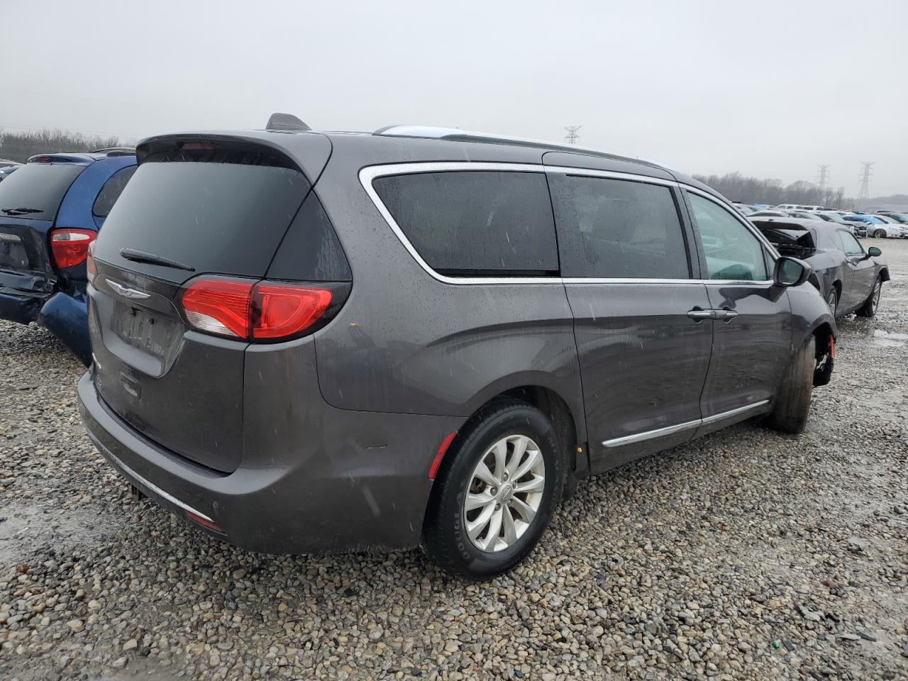 2019 Chrysler Pacifica - Image 3