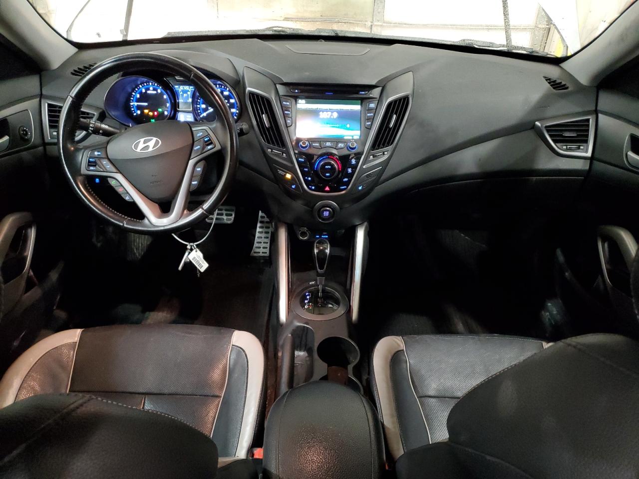 2015 Hyundai Veloster - Image 8
