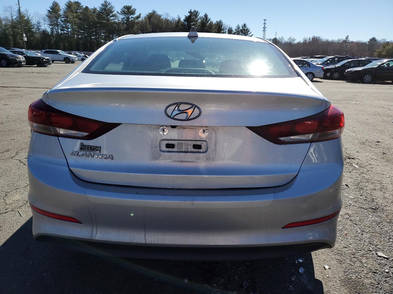 2018 Hyundai Elantra - Image 6