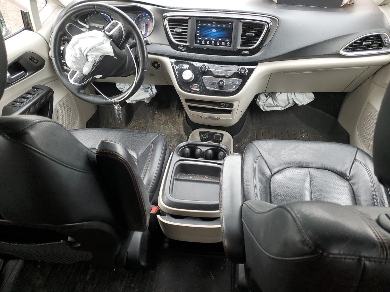 2020 Chrysler Pacifica - Image 8