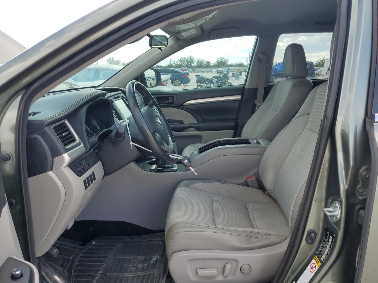 2018 Toyota Highlander Le VIN: 5TDZZRFH1JS252482 Lot: 45046465