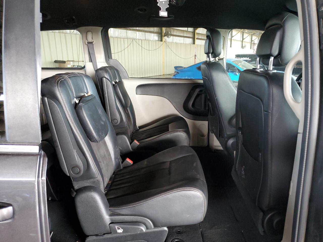 2019 Dodge Caravan - Image 11
