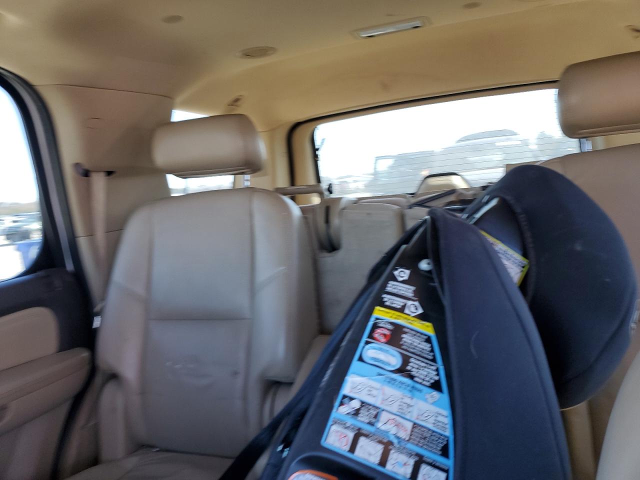 2010 GMC Yukon - Image 10