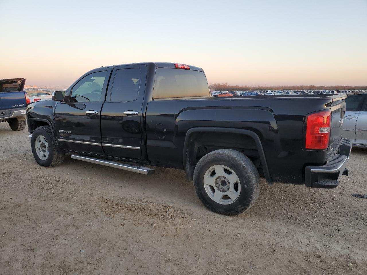 2014 GMC Sierra - Image 2