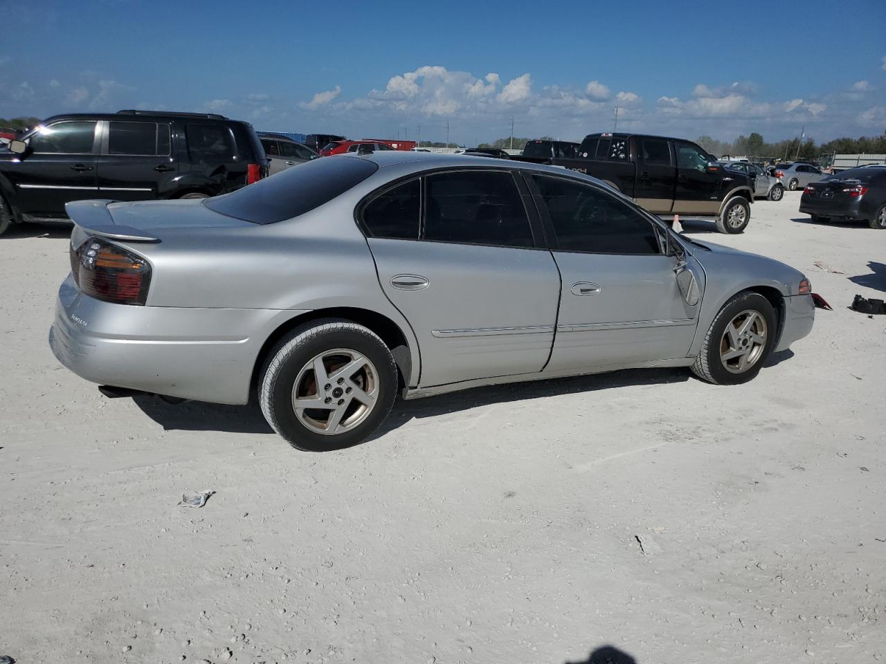 2003 Pontiac Bonneville - Image 3