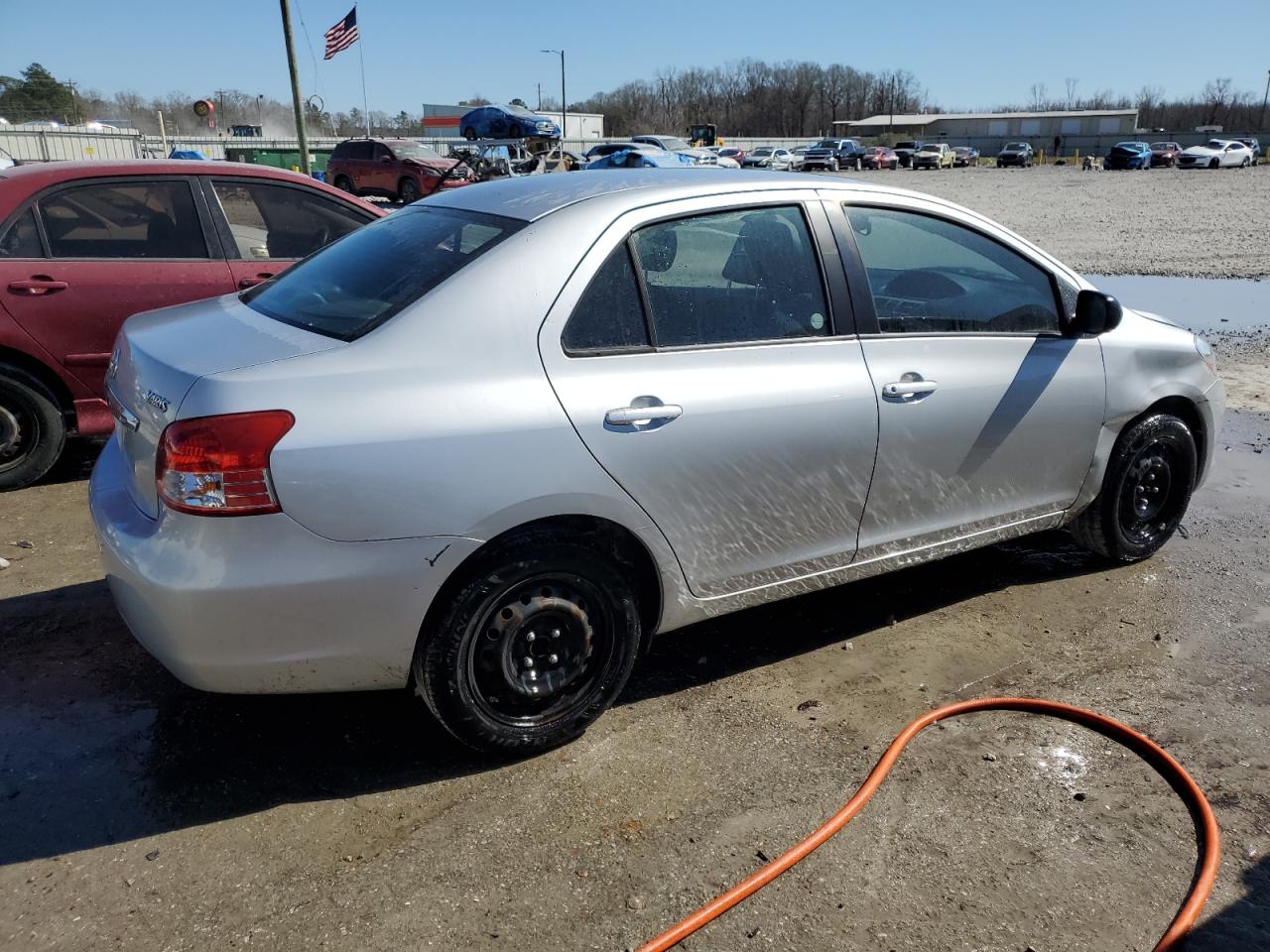 2010 Toyota Yaris - Image 3