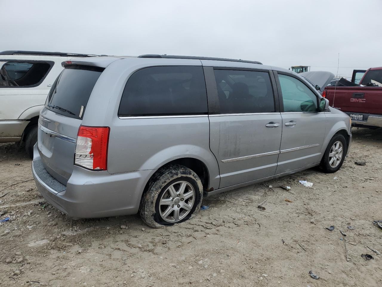 2013 Chrysler Town & Country - Image 4