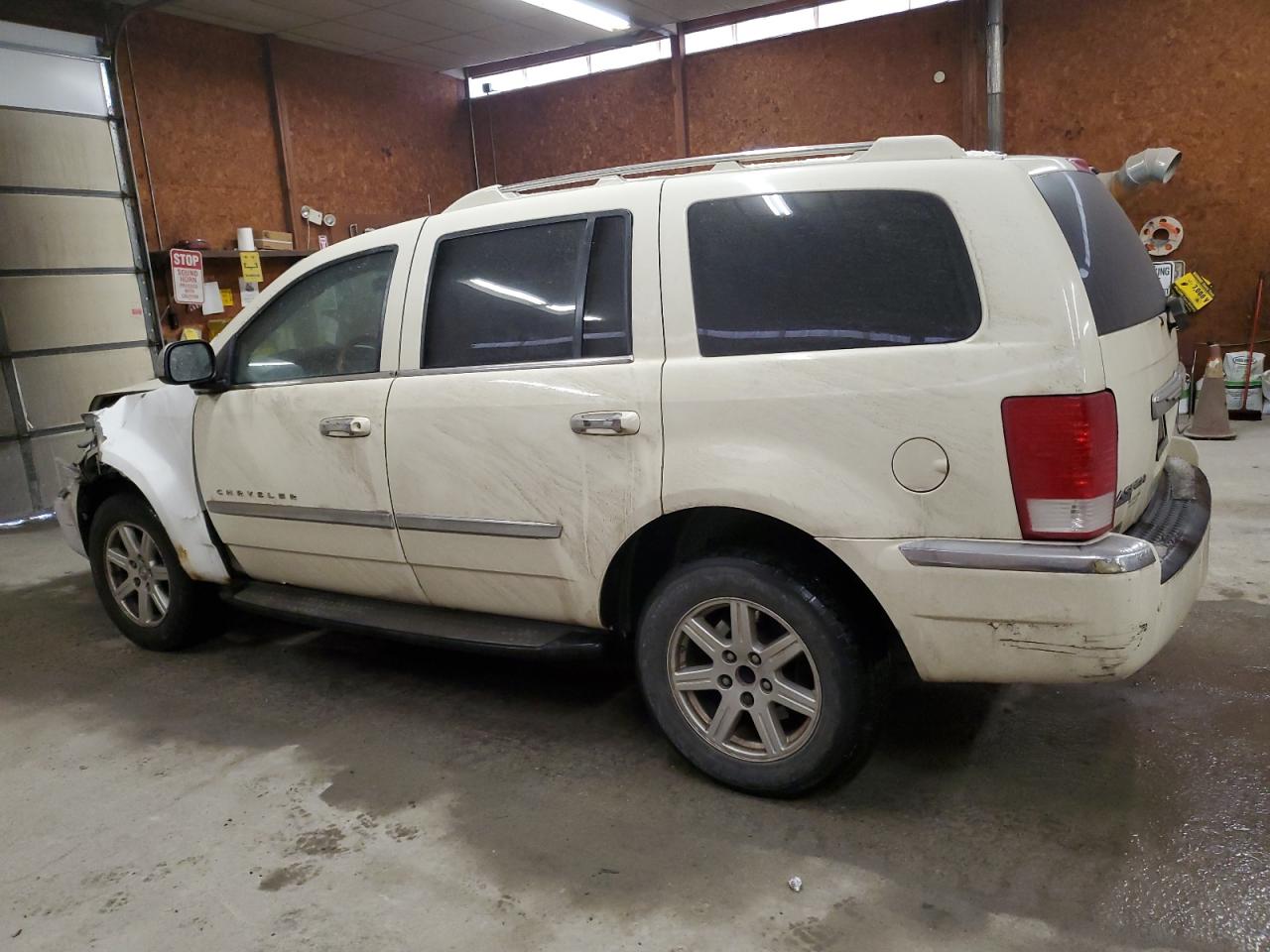 2007 Chrysler Aspen - Image 2