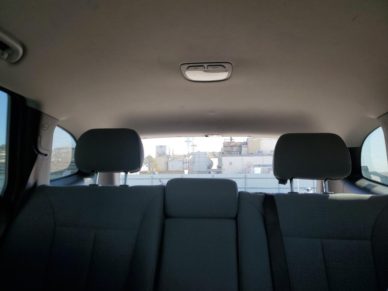 2012 Hyundai Santa Fe - Image 10
