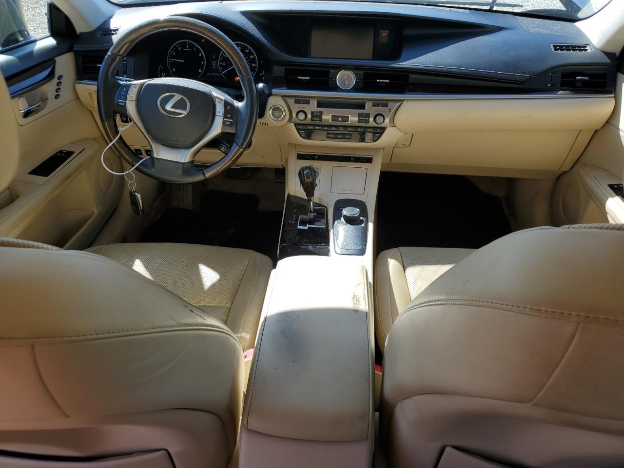 2015 Lexus ES - Image 8