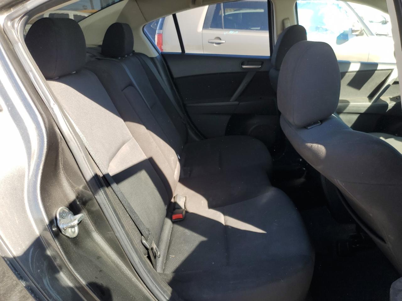 2011 Mazda 3 - Image 10
