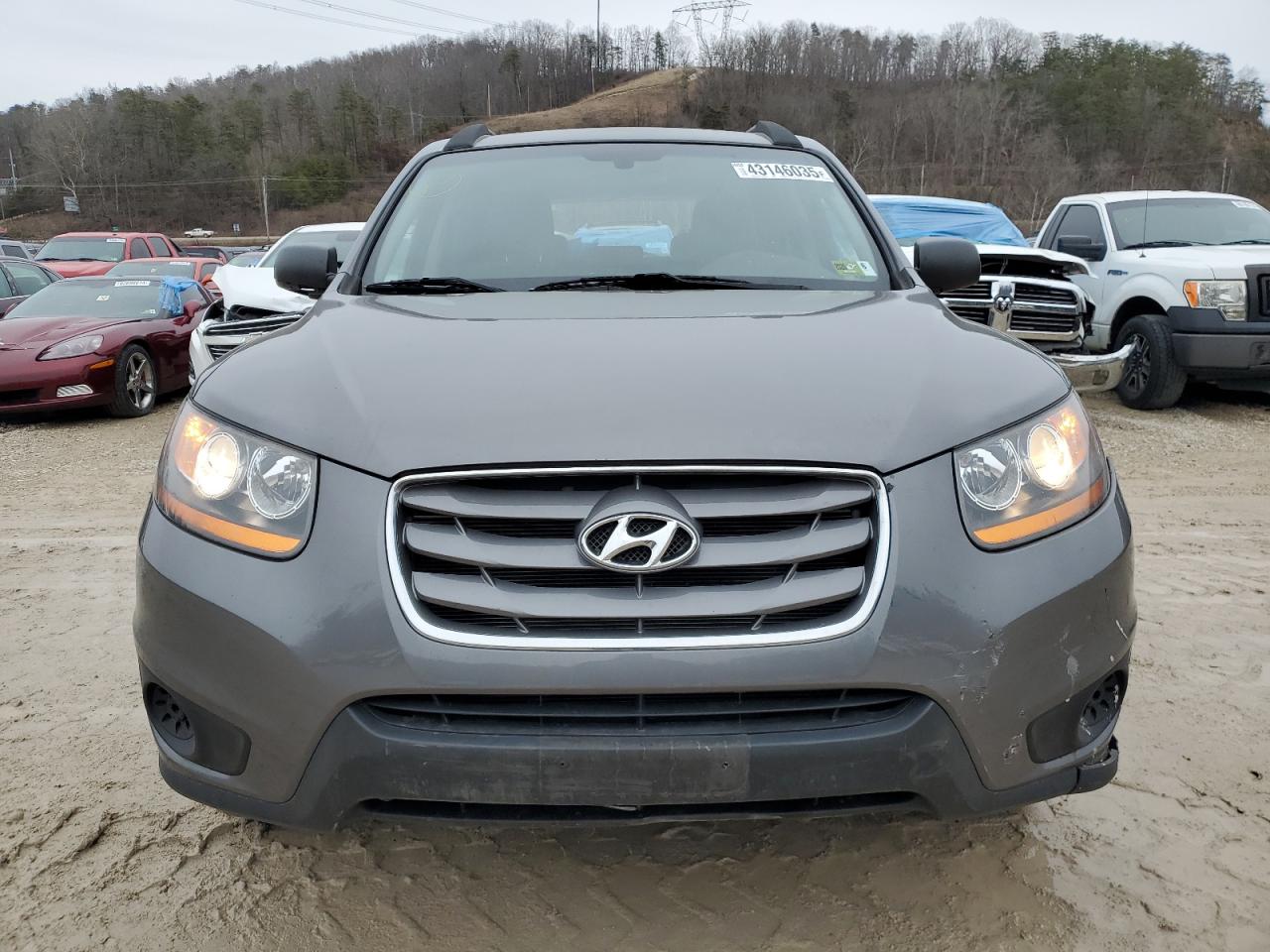 2010 Hyundai Santa Fe - Image 5