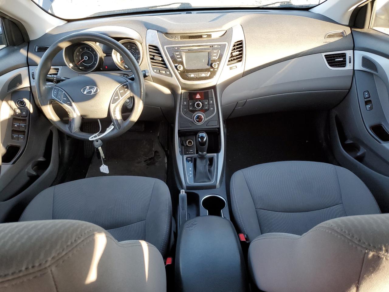 2016 Hyundai Elantra - Image 8