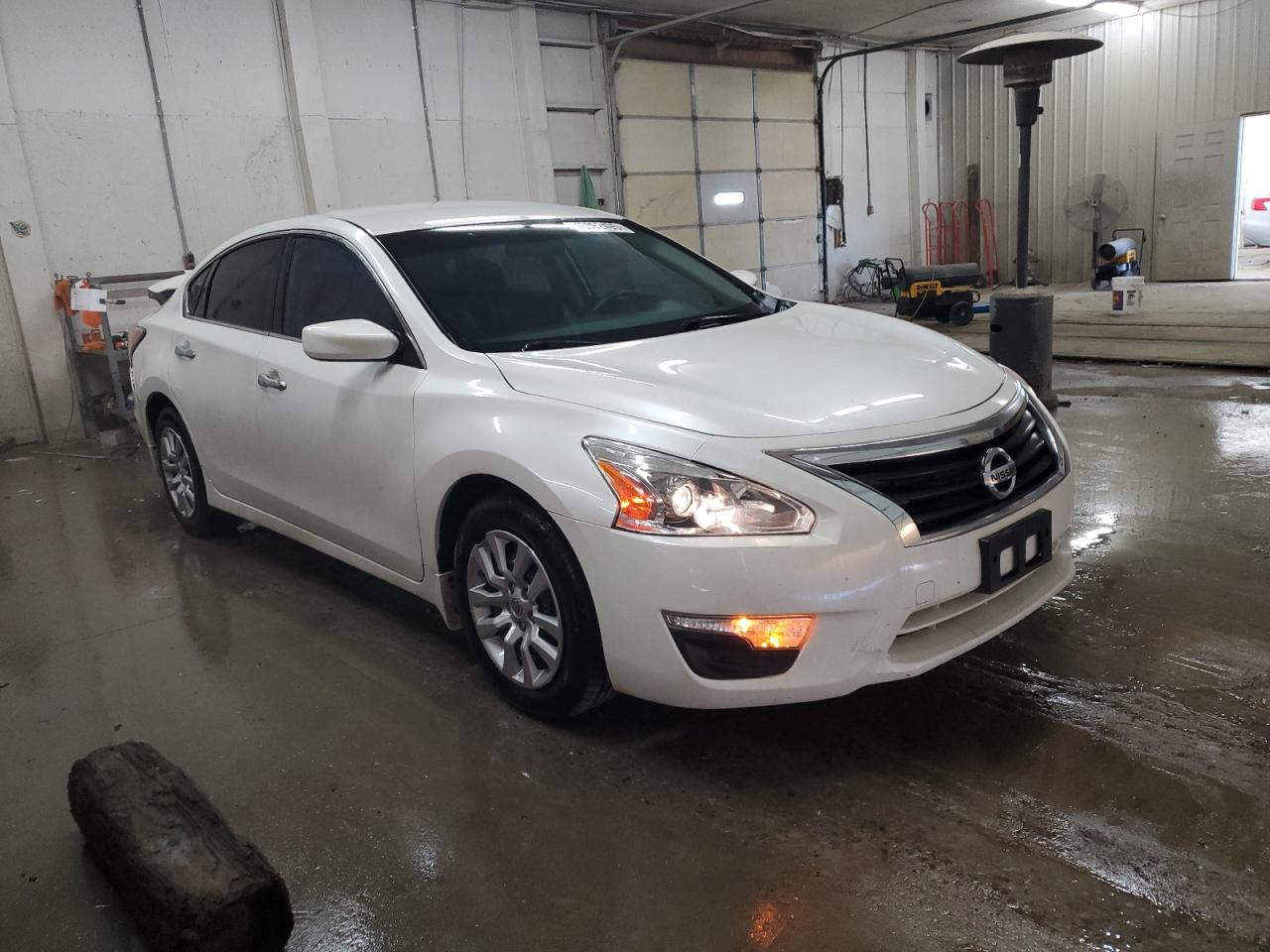 2015 Nissan Altima - Image 4