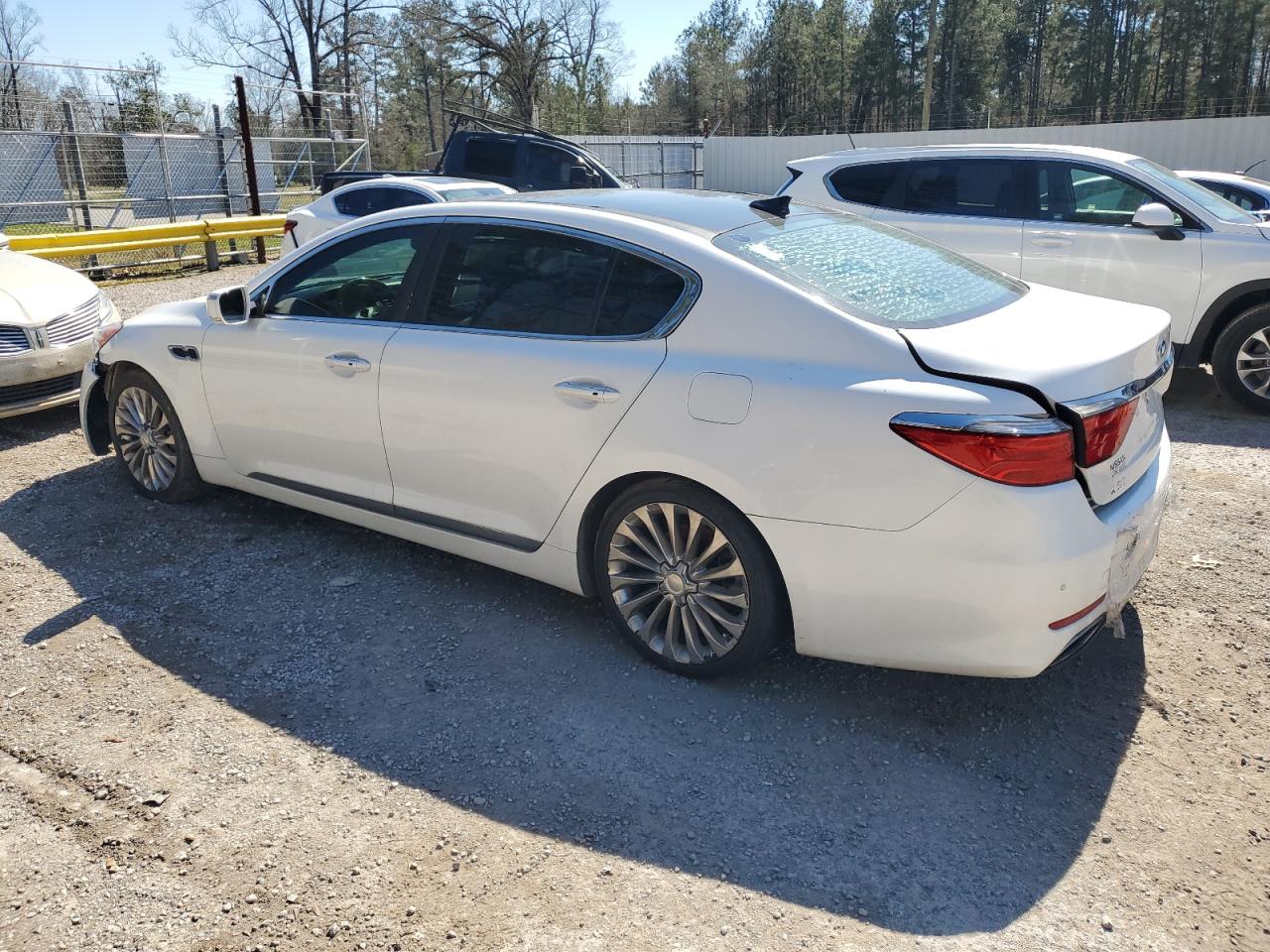 2017 Kia K900 - Image 2