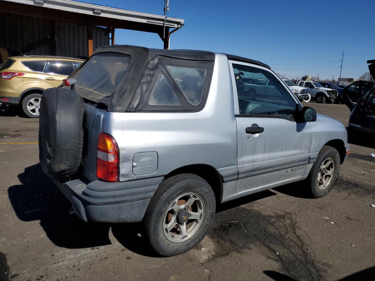 2000 Chevrolet Tracker - Image 3