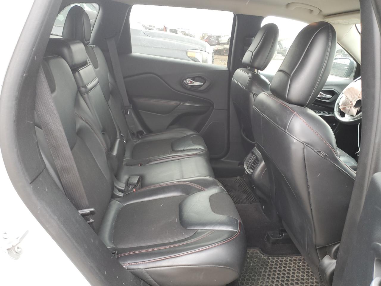 2016 Jeep Cherokee - Image 12