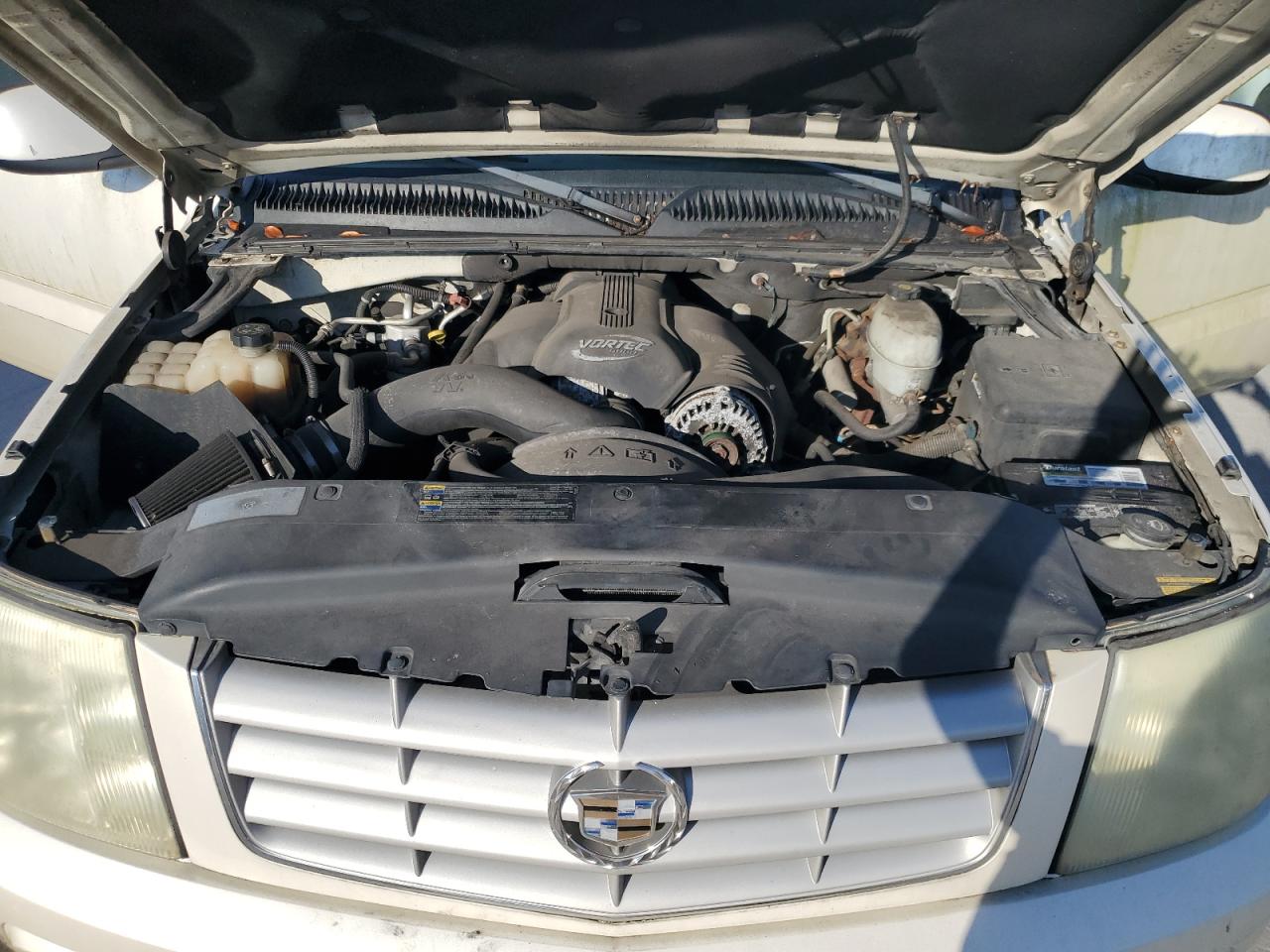 2004 Cadillac Escalade - Image 12