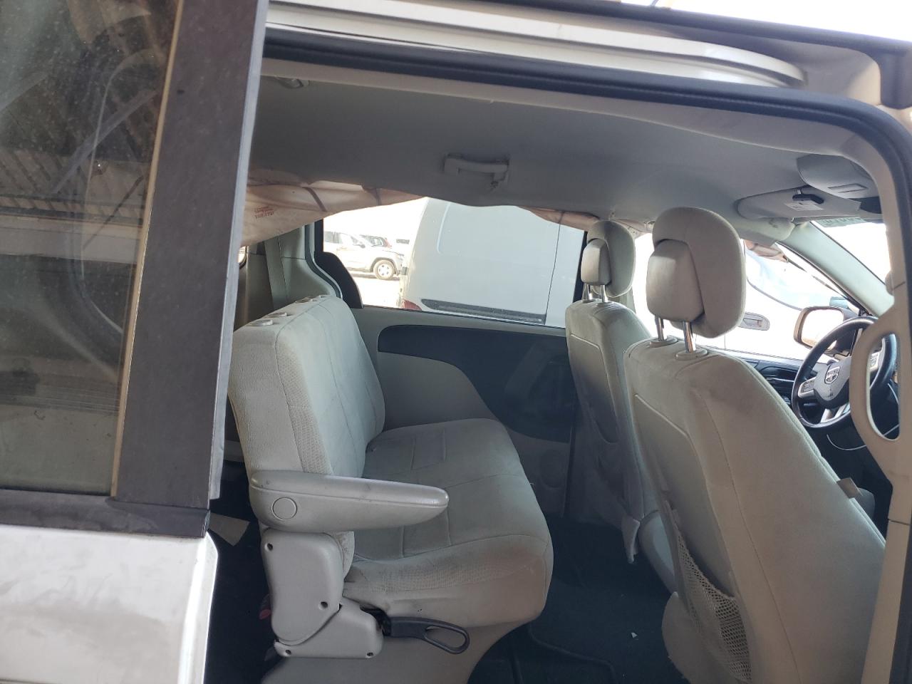 2013 Dodge Caravan - Image 11