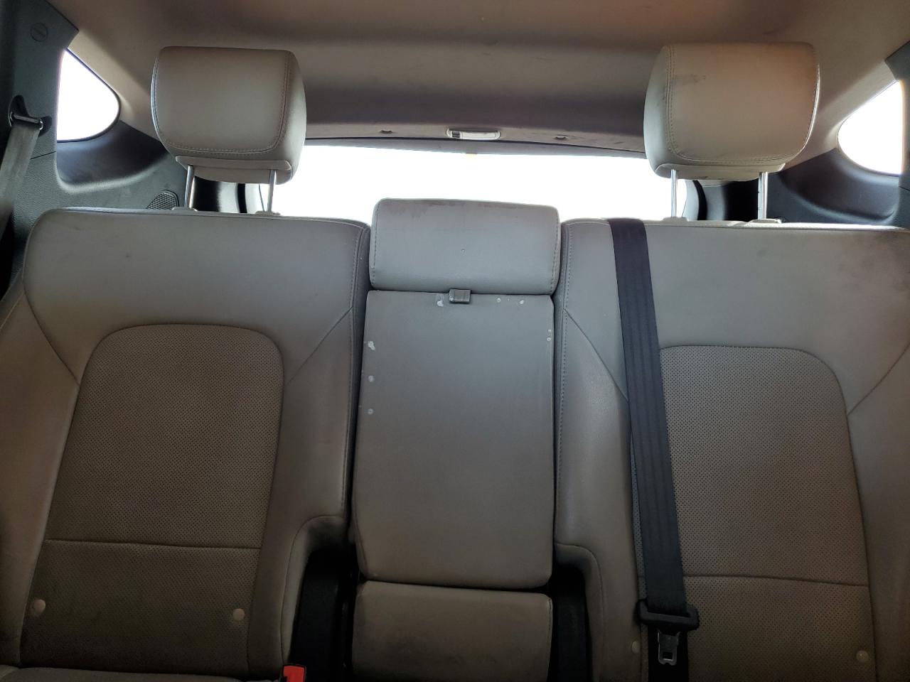 2017 Hyundai Santa Fe - Image 10
