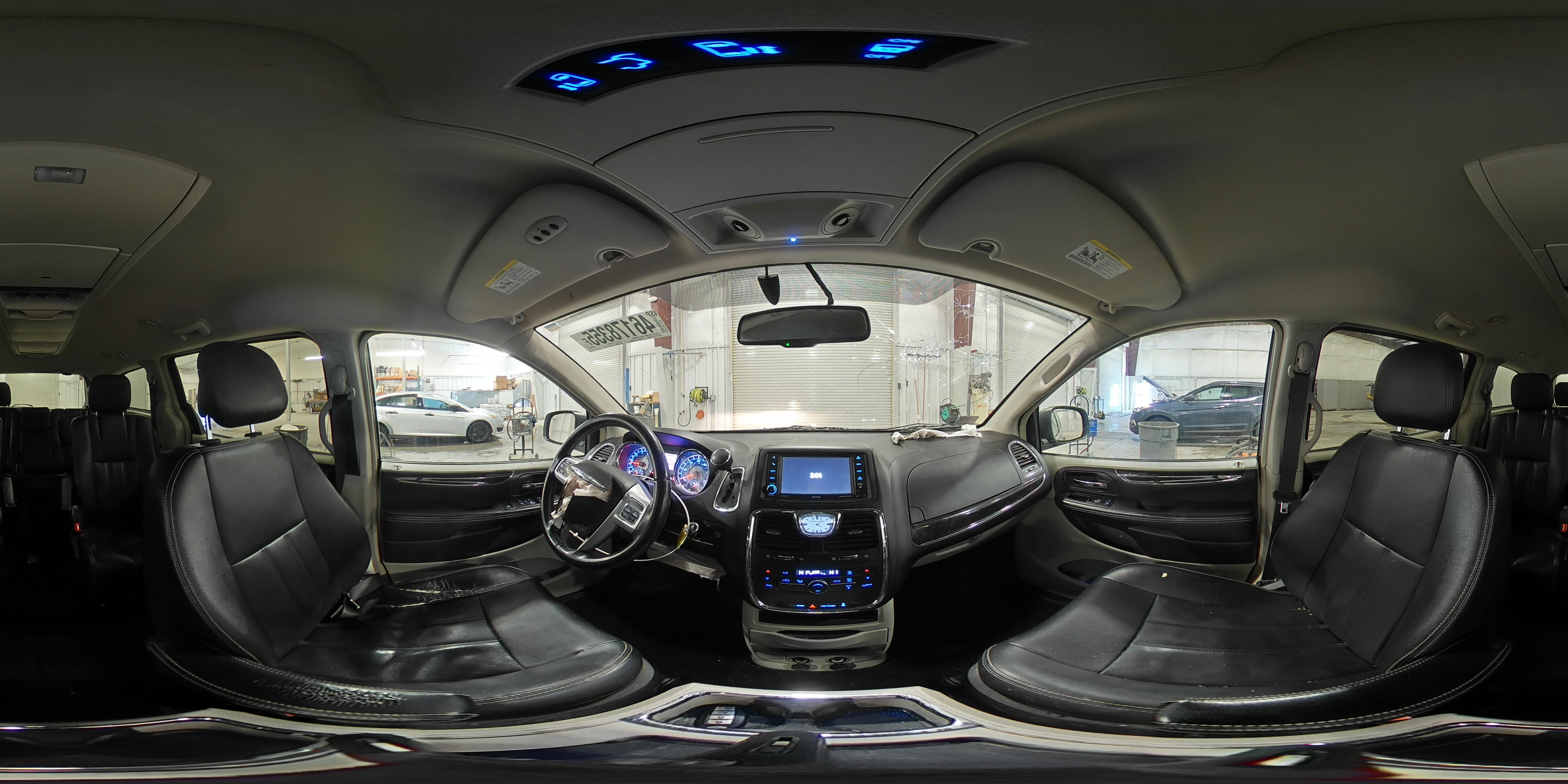 2014 Chrysler Town & Country - Image 15