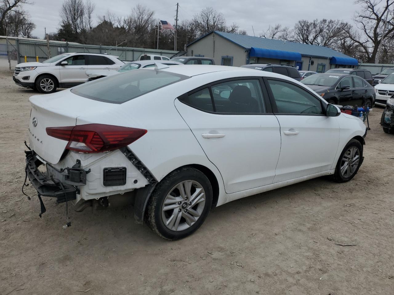 2020 Hyundai Elantra - Image 3