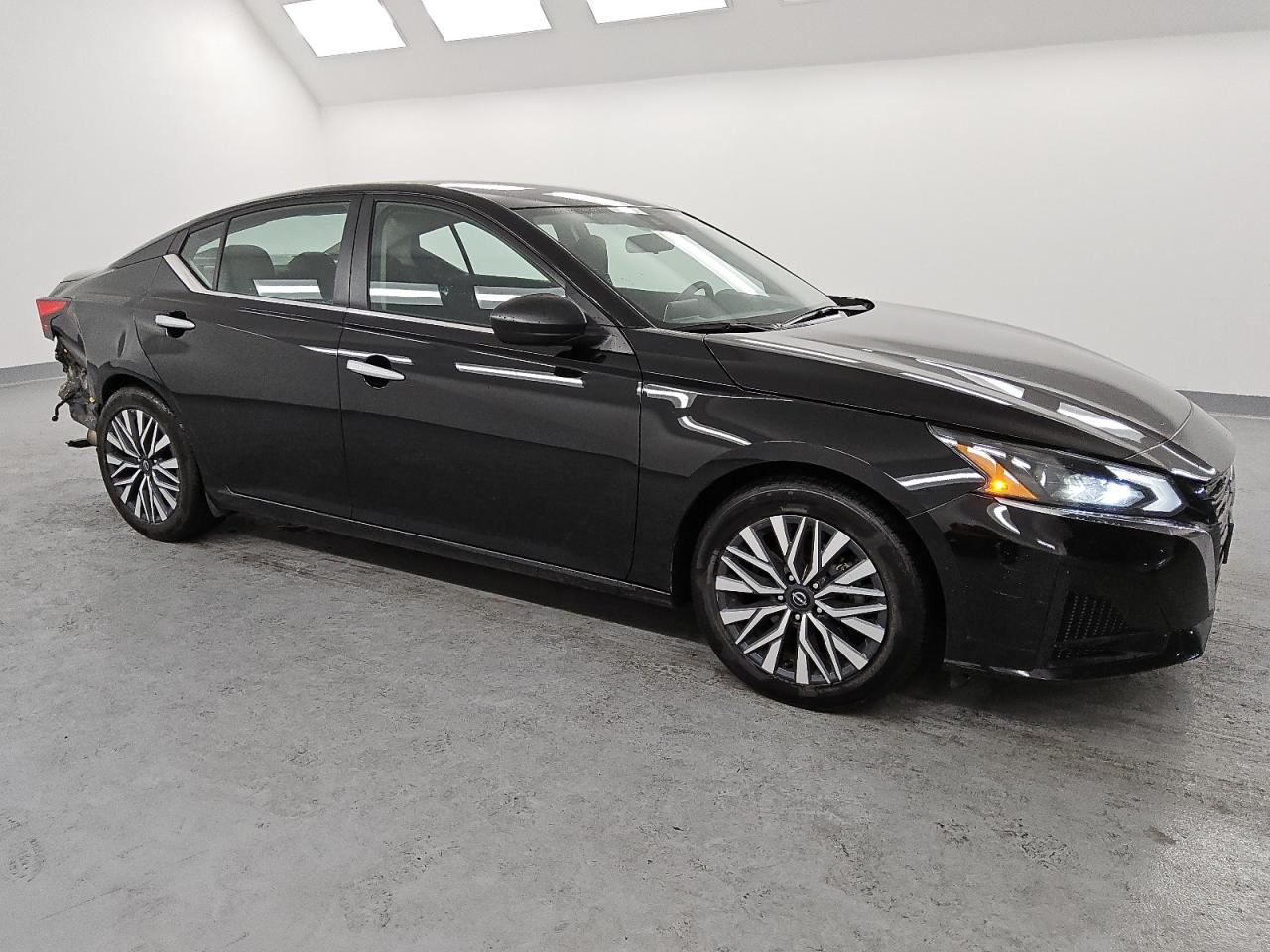 2024 Nissan Altima - Image 4
