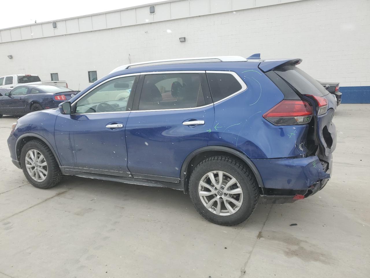 2018 Nissan Rogue - Image 2