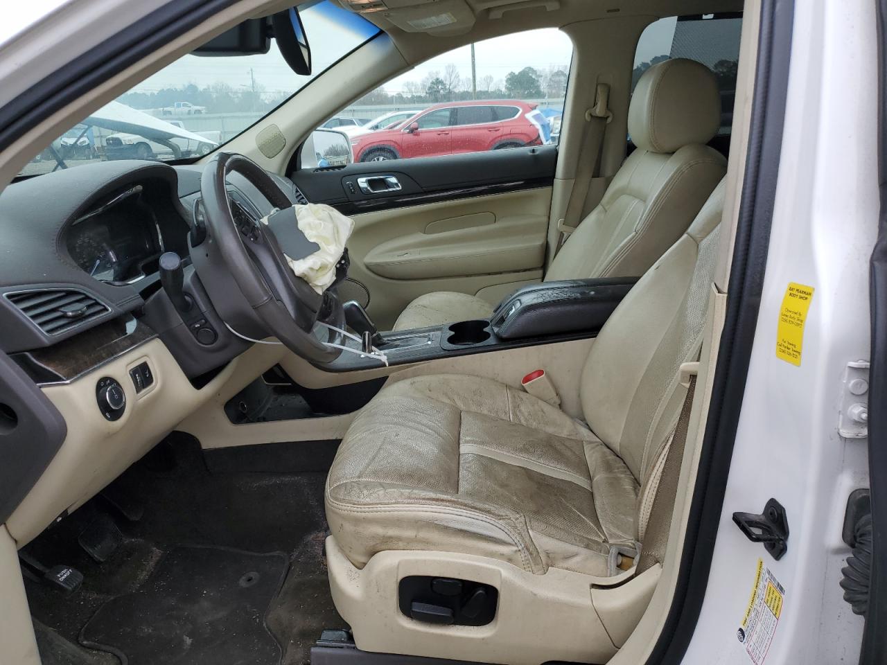 2014 Lincoln MKT - Image 7