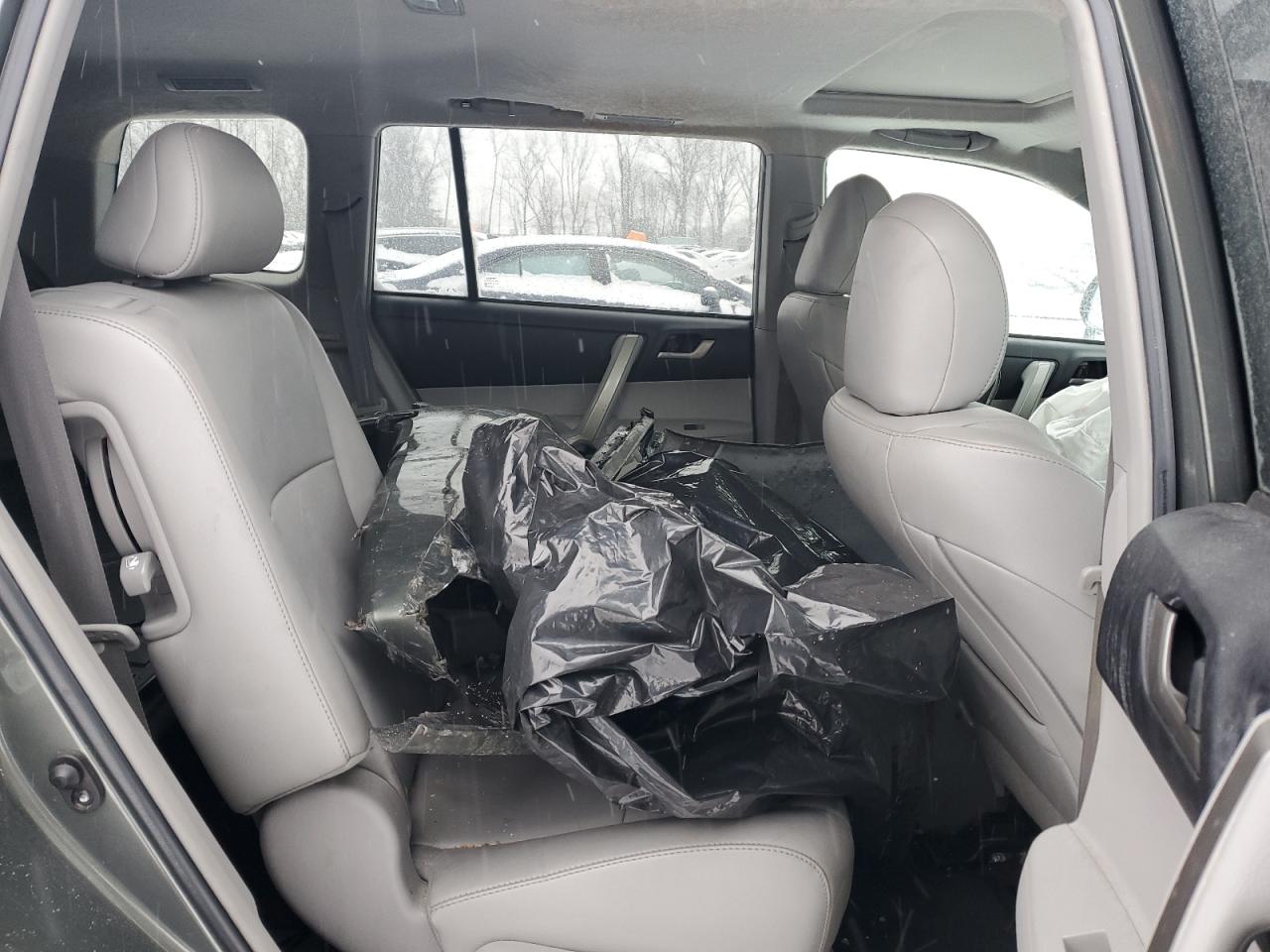 2012 Toyota Highlander - Image 11