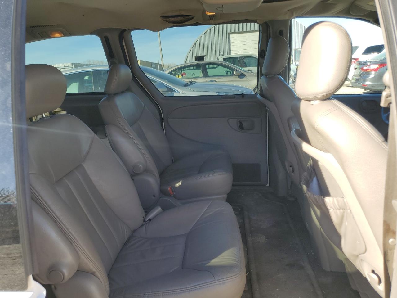 2003 Chrysler Town & Country - Image 11