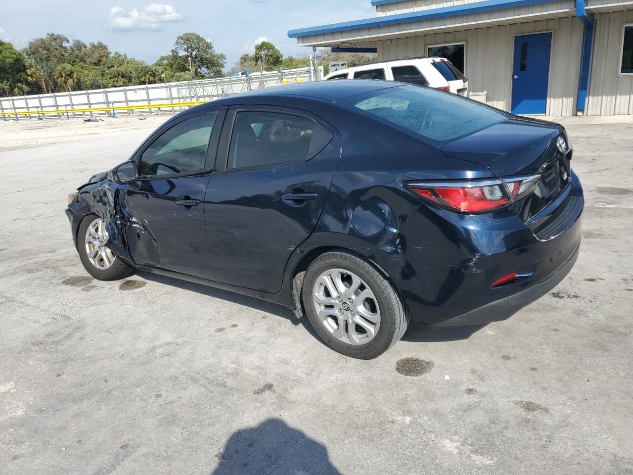 2017 Toyota Yaris - Image 2