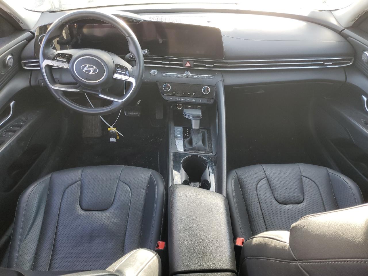2021 Hyundai Elantra - Image 8