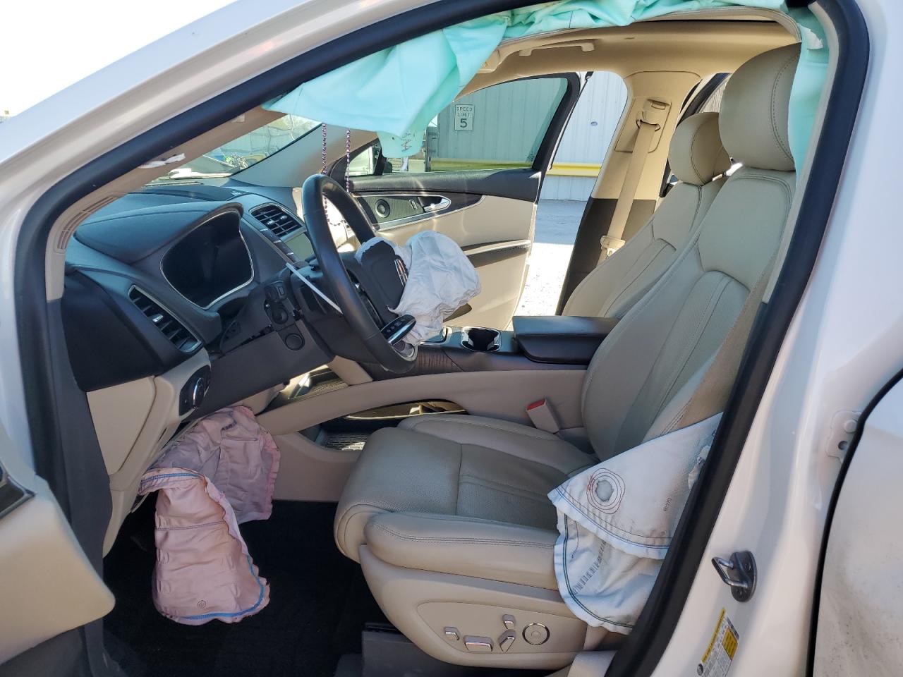 2019 Lincoln Nautilus - Image 7
