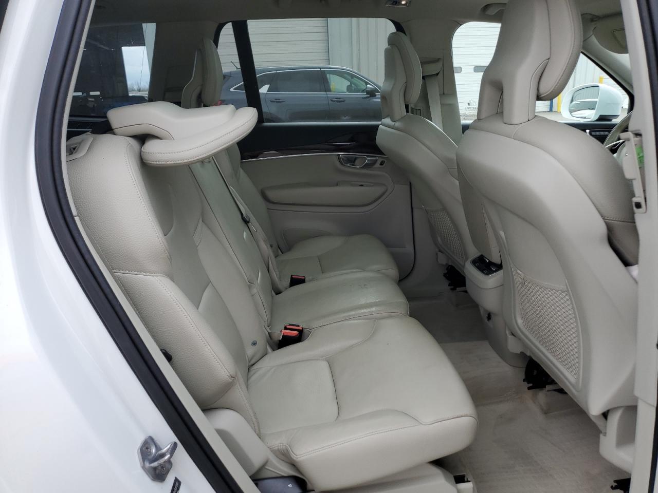 2016 Volvo XC90 - Image 11