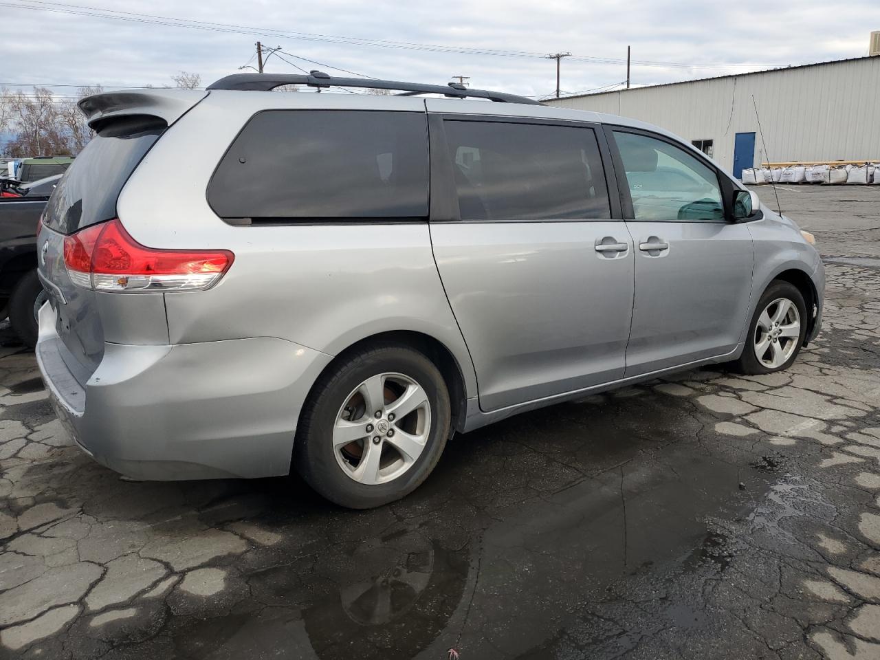 2012 Toyota Sienna - Image 3